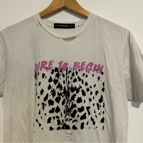 Lulusimonstudios X Jana Kramer “dare to begin” white distressed tee shirt - Picture 3 of 9